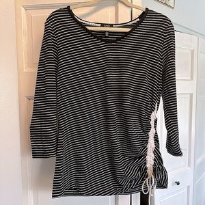 Jones New York Signature top - Size L